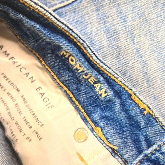 American Eagle women's Mom Jean Distressed size 4 - Picture 5 of 8